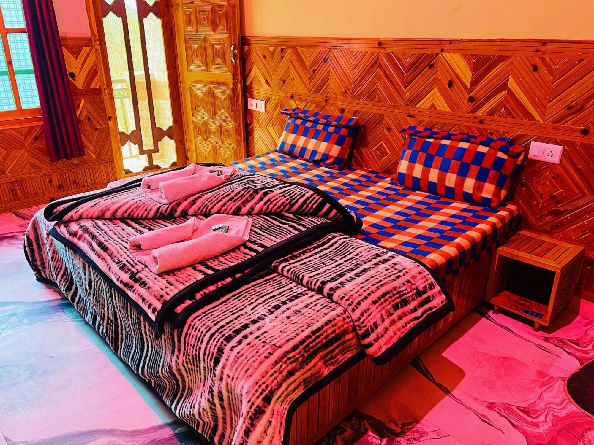 Chalo Chhalal Hotel & Cafe Kasol Exterior foto